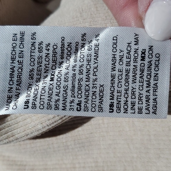 CHICOS CASUAL CREAM RIB MIX V NECK TOP  W PUFF BALLOON SLEEVES SIZE 1 - Picture 8 of 10